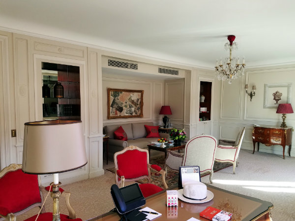 AGlobalLifestyle-paris_sex-and-the-city-room-2-plaza-athenee